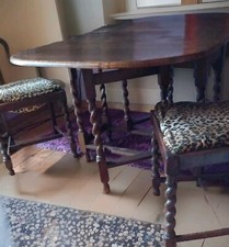  Tisch mit 4 Stühlen